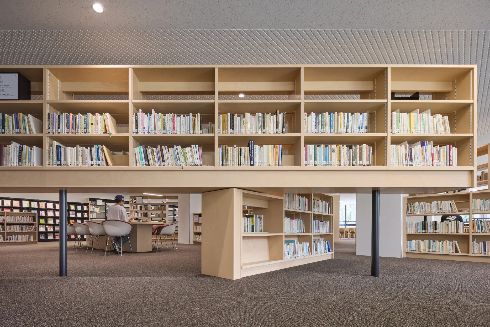 東海大学中央図書館・・05