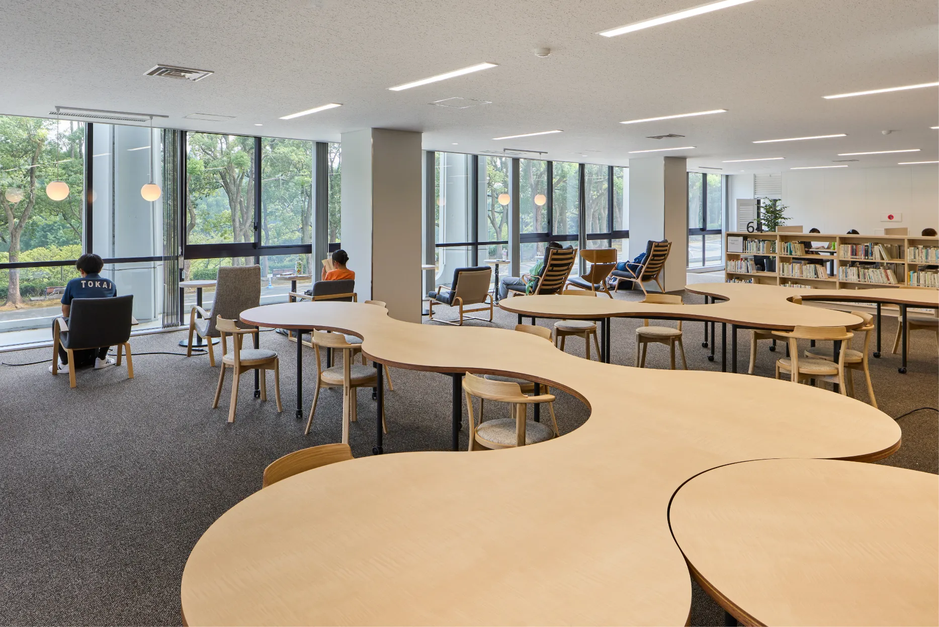 東海大学中央図書館・・10